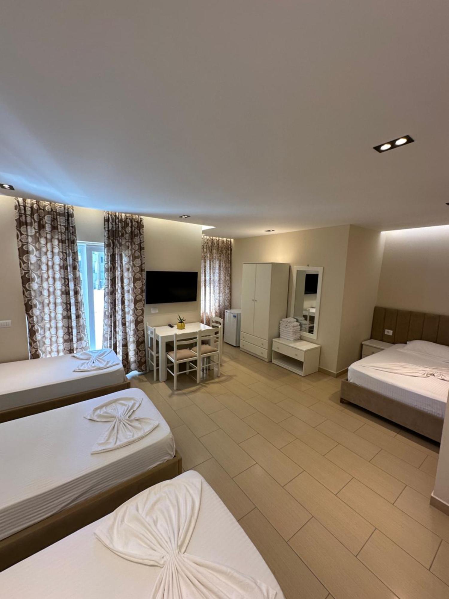 Hotel Vila Mare Durres Exterior photo